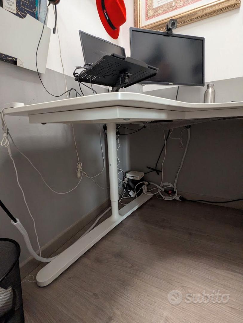 Scrivania angolare IKEA BEKANT bianca spaziosa Arredamento e