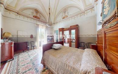 PALAZZOTTO STORICO CON GIARDINO E AREA SOLARE NEL