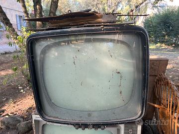 Televisore antico CGE