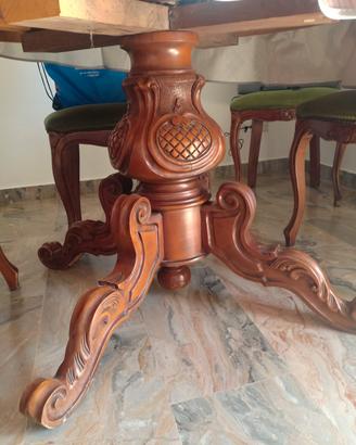 Tavolo in legno più sedie