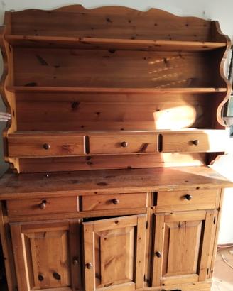 credenza piattiera  e tavolo rotondo 