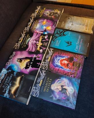 9 volumi della saga "Il libro delle Ombre"
