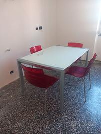 Tavolo con 4 sedie