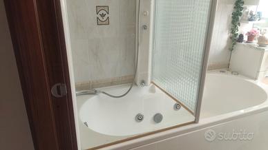 Vasca da bagno con idromassaggio 