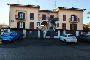 VILLA A SCHIERA D'ANGOLO A SEDRIANO