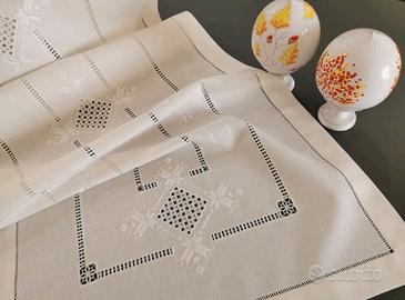 Tovaglia da 12 in puro con runner coordinato