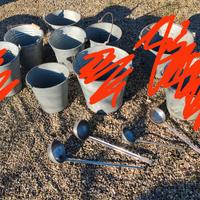 Secchi in ferro e mestoli