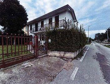 Immobile in asta di 231 m² con 5 locali e box auto