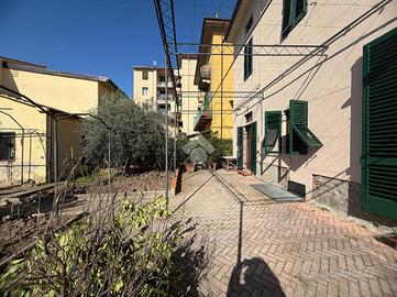 PORZIONE DI BIFAMILIARE A MONTECATINI-TERME