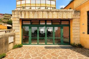 NEGOZIO A GARDONE RIVIERA