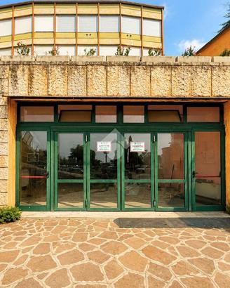 NEGOZIO A GARDONE RIVIERA
