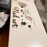 Tavolo nails, lampada e sedia ergonomica