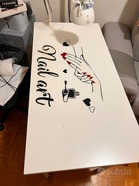 Tavolo nails, lampada e sedia ergonomica