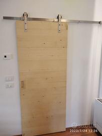 porta scorrevole in abete con tubolare in acciaio