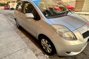 TOYOTA Yaris 1.0 5 porte