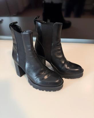 Scarpa stivaletto in pelle da donna nuovi n.37