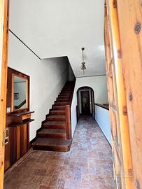 Terratetto indipendente con terrazzo e giardinetto