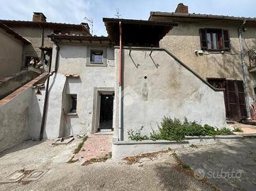 4 LOCALI A VITERBO
