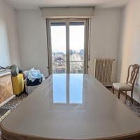 Tavolo e Comò in legno intagliato