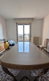 Tavolo e Comò in legno intagliato