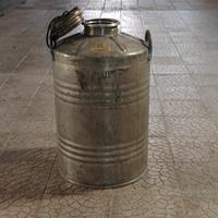 3 Fusti / bidoni / contenitori in metallo per olio