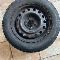 Gomme invernali Pirelli su cerchione
