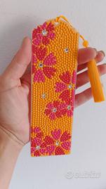 segnalibro arancione con i fiori 