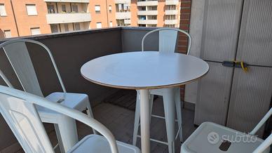 Set tavolino + 4 sgabelli