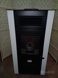 stufa a pellet 14 kw usata