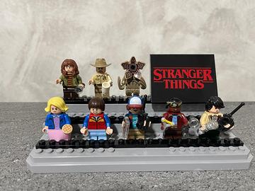 Teca con mini figure  Lego Stranger Things