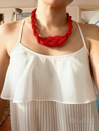 Collana rossa intrecciata con perline