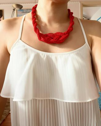 Collana rossa intrecciata con perline