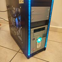 Computer PC desktop per gaming o scuola