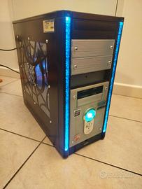 Computer PC desktop per gaming o scuola