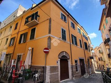 4 LOCALI A VELLETRI