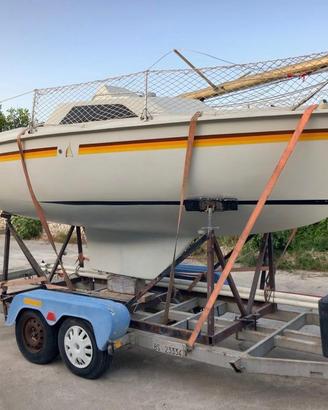 BARCA A VELA CARRELLABILE