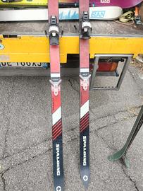 stock di sci e bastoni da neve vintage 