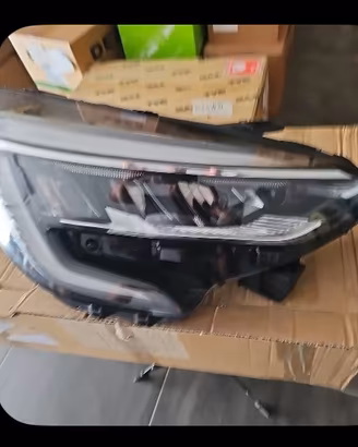 Faro fanale Dx per clio 2019
