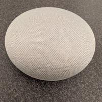 Google Home Mini con supporto da parete