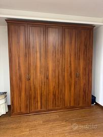 Ampio ed elegante armadio