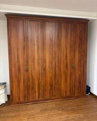 Ampio ed elegante armadio