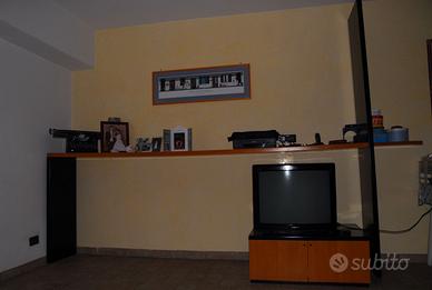 Mobile a mensolone multiuso