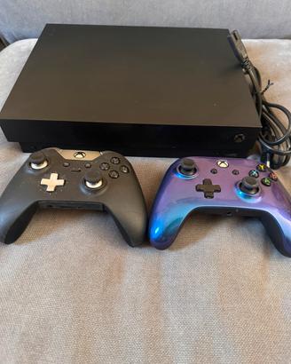 console Xbox One X con hard disk da 1 TB