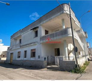 Struttura immobiliare con 2 appartamenti