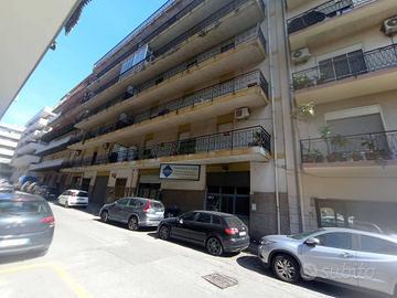 Appartamento di 160 m² con 4 locali e box auto a R