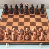 Scacchi e Scacchiera in Legno Vintage