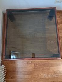 Tavolo da soggiorno in legno con piano in vetro