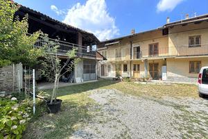 CASA DI CORTE A TRANA