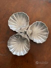 Vassoio composto da tre conchiglie