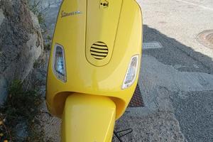 Piaggio Vespa 50 LX gialla - 2008
